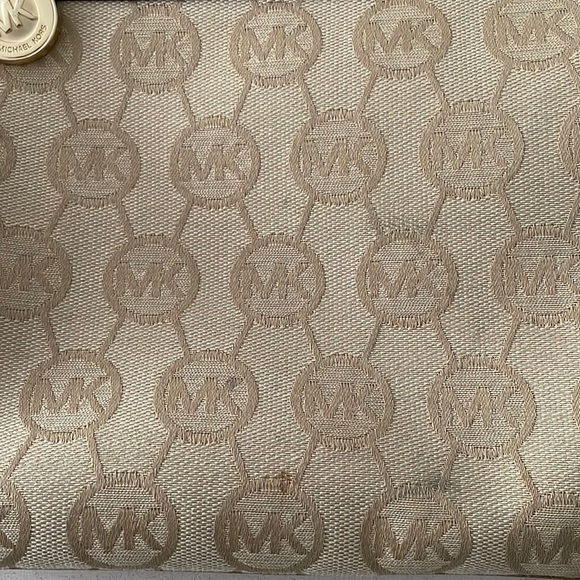 ❌SOLD❌ Michael Kors Women Crossbody Bag- Tan/Gold - Picture 6 of 17